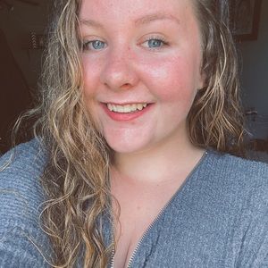 Meet your Posher, Kacie